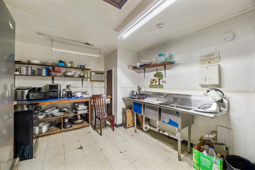 More Photos Of 9202 Ashville Dr, Houston Shelter For Sale