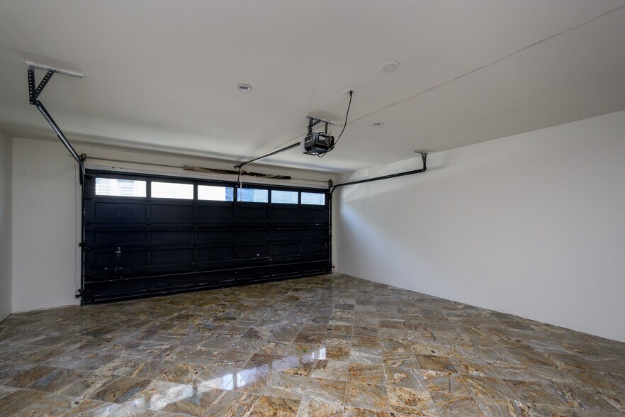 More Photos Of 223 Howland Canal, Venice Multifamily For Sale