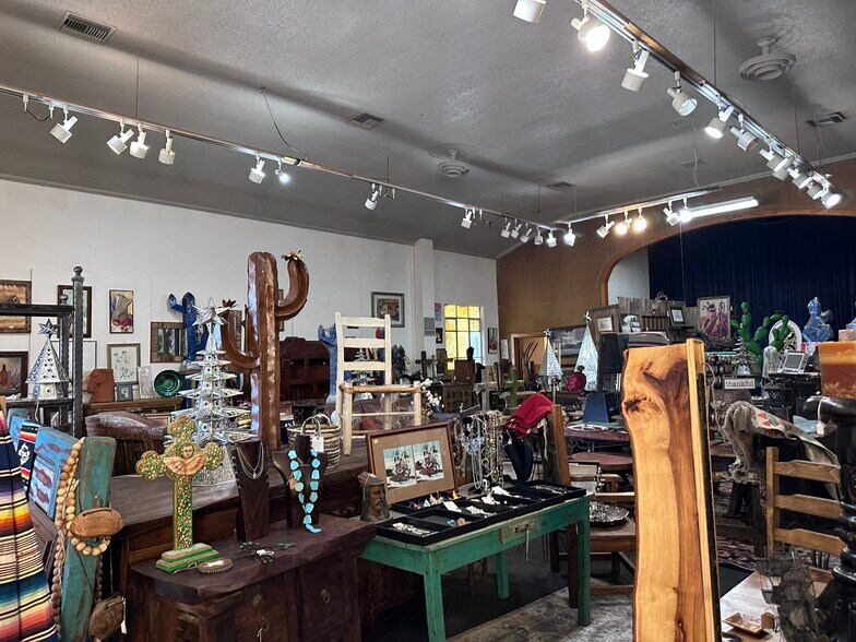 More Photos Of 103 Main st, Blanco General Retail For Sale