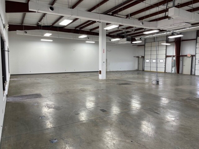 More Photos Of 380 E State Highway CC, Nixa Warehouse For Lease