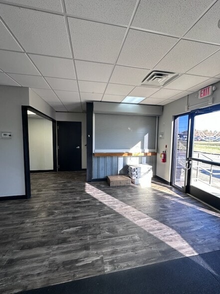 More Photos Of 93 Old Dixie Hwy, Adairsville Showroom For Lease