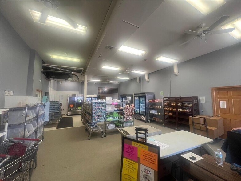 More Photos Of 105 S Mantorville Ave, Kasson Service For Sale