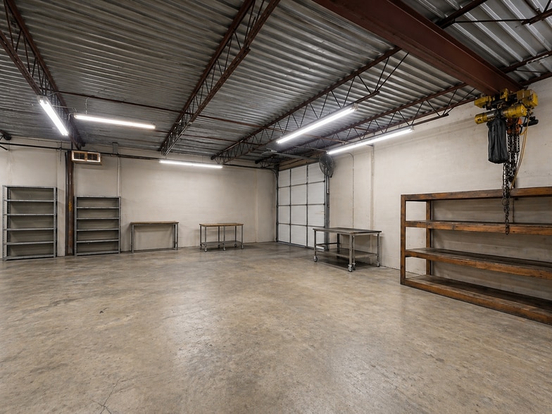 More Photos Of 820 Shelby Ln, Austin Warehouse For Lease
