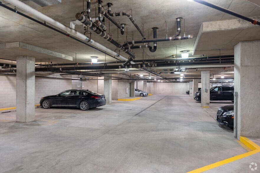 More Photos Of 2700 Patriot Blvd, Glenview Office For Lease