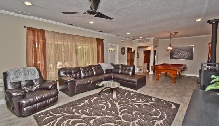 More Photos Of 2735 PA-390, Canadensis Hospitality For Sale