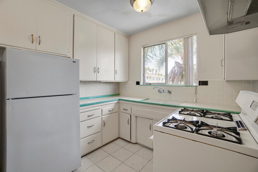 More Photos Of 6705 De Longpre Ave, Los Angeles Apartments For Sale