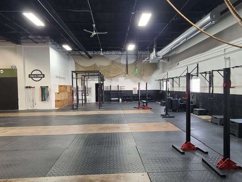 More Photos Of 11331 W Rogers St, West Allis Warehouse For Lease
