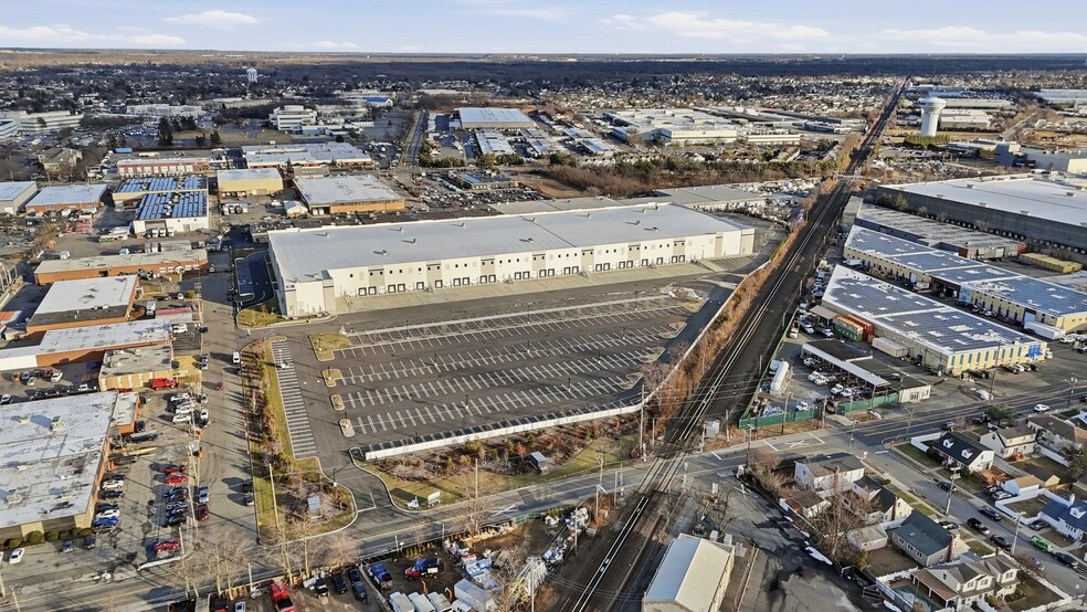 More Photos Of 125 New South Rd, Hicksville Warehouse For Lease