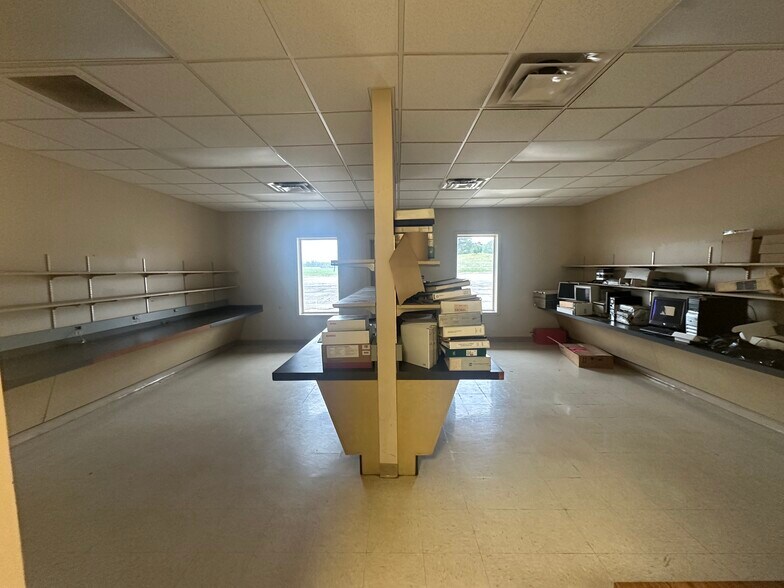 Primary Photo Of 645 Lucy Black Rd, Bolivar Office Residential For Sale