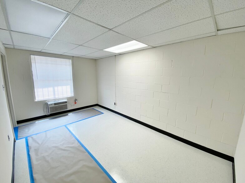 More Photos Of 7635 Fullerton Rd, Springfield Warehouse For Lease