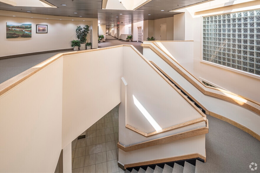 More Photos Of 2034 Eisenhower Ave, Alexandria Office For Lease