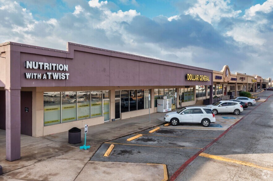 More Photos Of 1400-1564 W Buckingham Rd, Garland Unknown For Lease