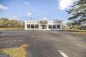 More Photos Of 410 S Camellia Blvd, Fort Valley Freestanding For Sale