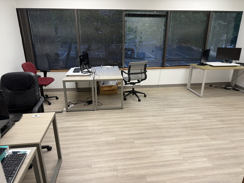 More Photos Of 3680 N Peachtree Rd, Chamblee Loft Creative Space For Lease