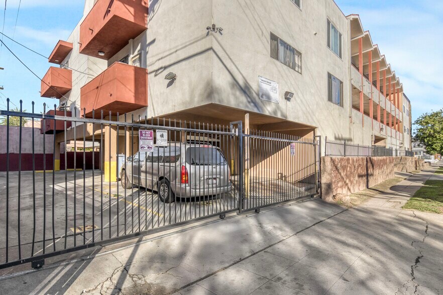 More Photos Of 2405 W 18th St, Los Angeles Apartments For Sale