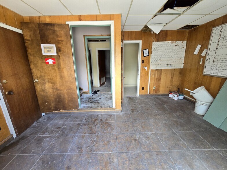 More Photos Of 2240 Deadrick Ave, Memphis Office For Sale