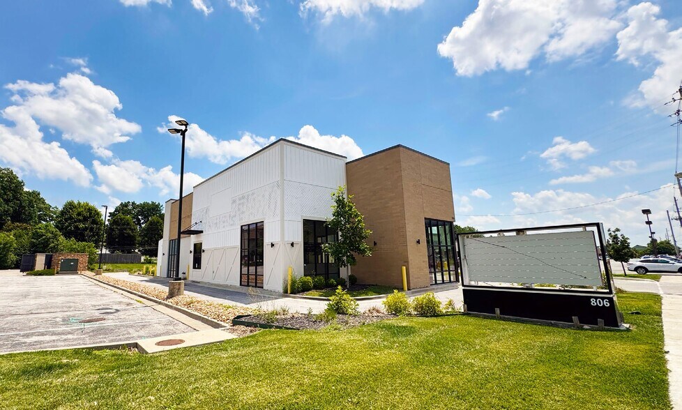 More Photos Of 520 NW Chipman Rd, Lee's Summit Fast Food For Lease