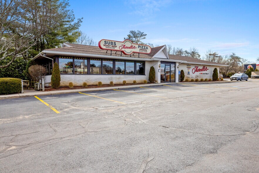 More Photos Of 733 Bedford St, Whitman Restaurant For Sale