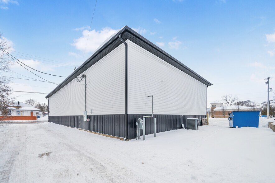 More Photos Of 805 Maple St, Big Rapids General Retail For Sale