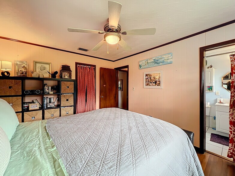 More Photos Of 7001 W Jones Ave, Mount Dora Airplane Hangar For Sale