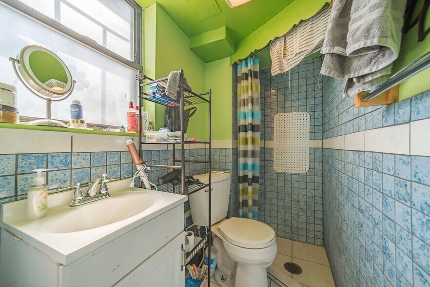 More Photos Of 406-408 Kirkpatrick St, Syracuse Freestanding For Sale