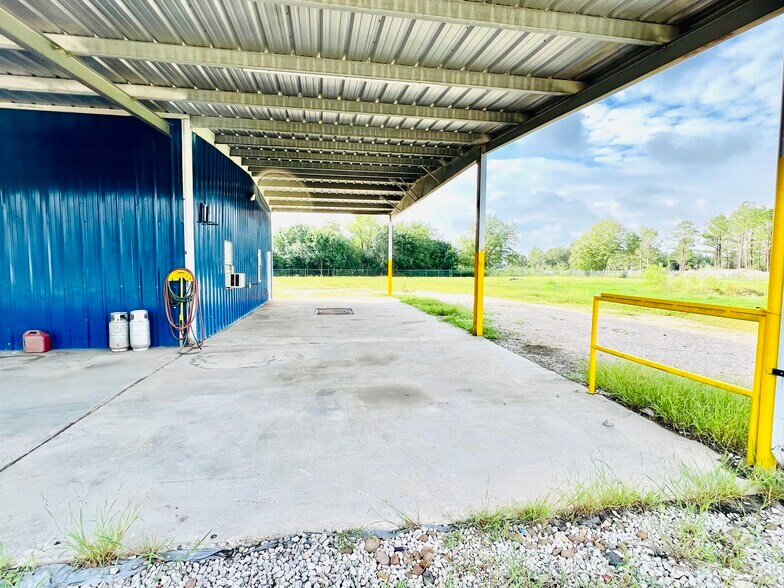 More Photos Of 4512 S Highway 35, Alvin Light Manufacturing For Lease