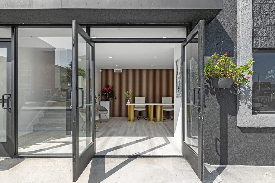 More Photos Of 11520 Jefferson Blvd, Culver City Light Distribution For Lease