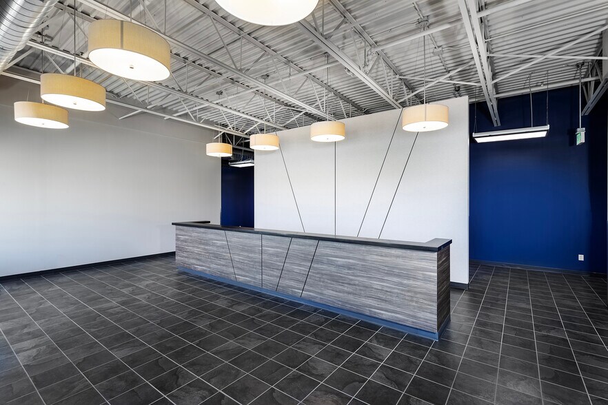 More Photos Of 12150 Meredith Dr, Urbandale Medical For Lease