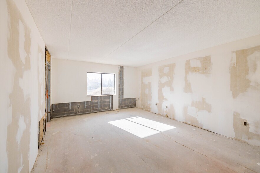 More Photos Of 31525 W 12 Mile Rd, Farmington Hills Hospital For Sale