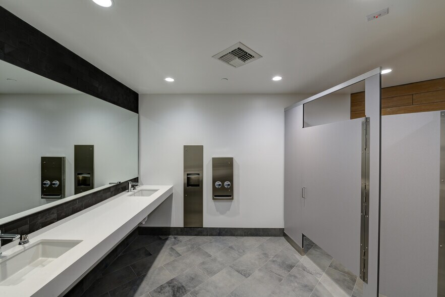 More Photos Of 3100 S Harbor Blvd, Santa Ana Office For Sale