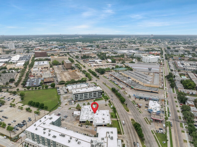 More Photos Of 6430 Hillcroft Ave, Houston Office For Sale