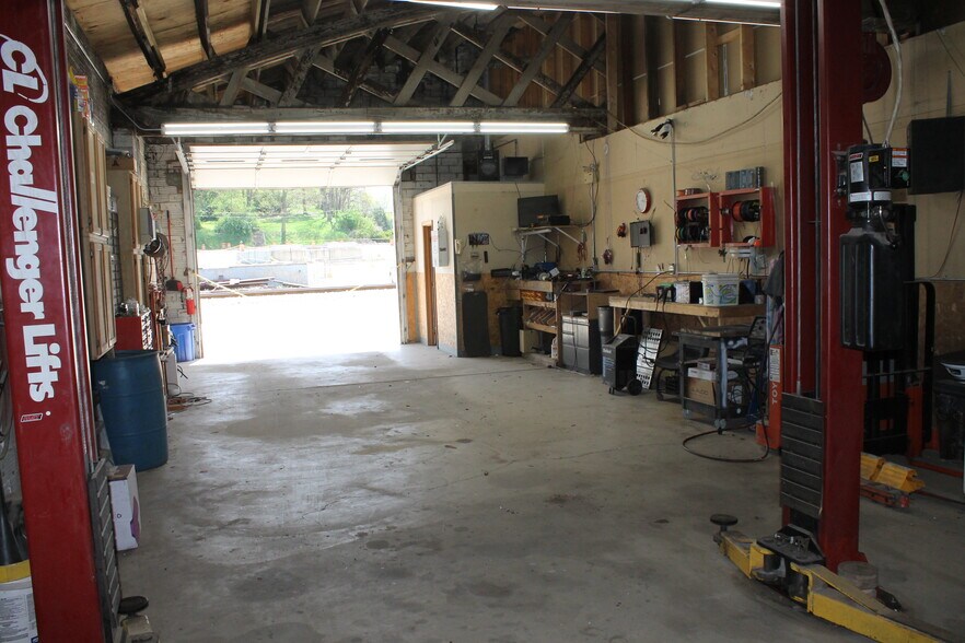 More Photos Of 123 E Hydraulic St, Yorkville Warehouse For Sale