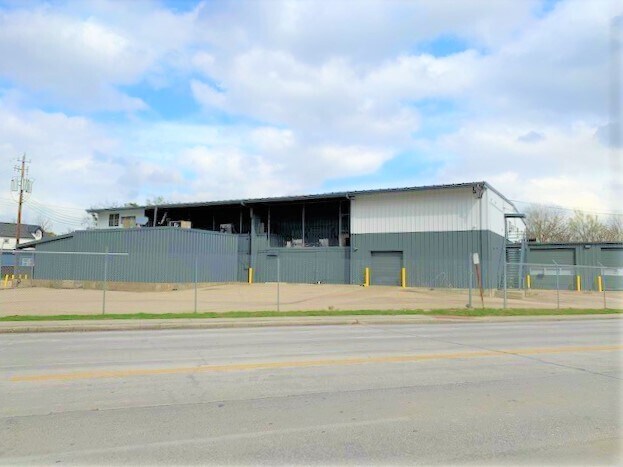 More Photos Of 3902 N Main St, Houston Warehouse For Lease
