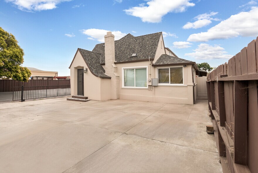 More Photos Of 2090 Marina Blvd, San Leandro Apartments For Sale