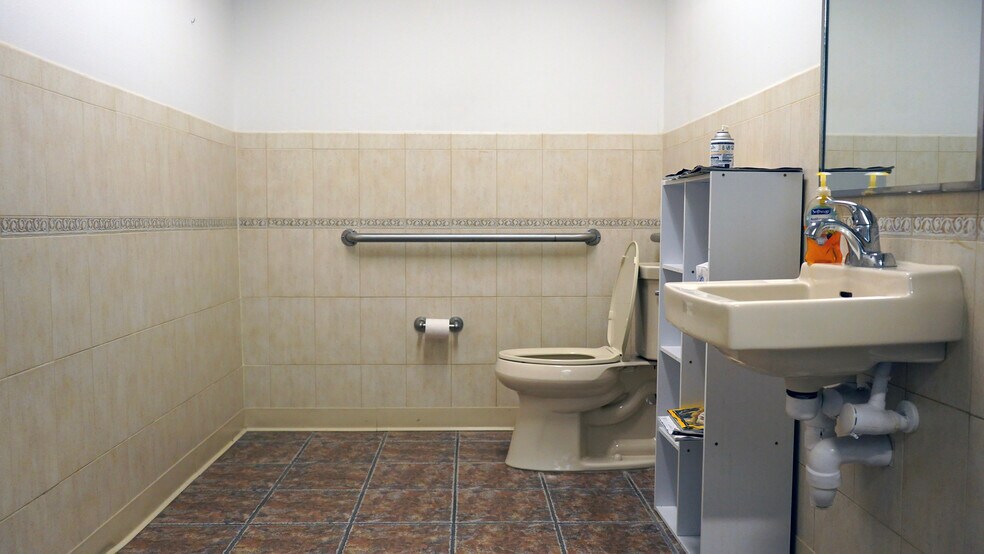 More Photos Of 483 Montgomery Rd, Altamonte Springs Office For Sale