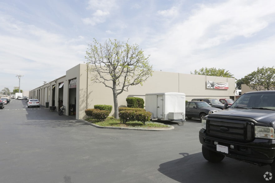 More Photos Of 18300-18326 Ward St, Fountain Valley Warehouse For Lease