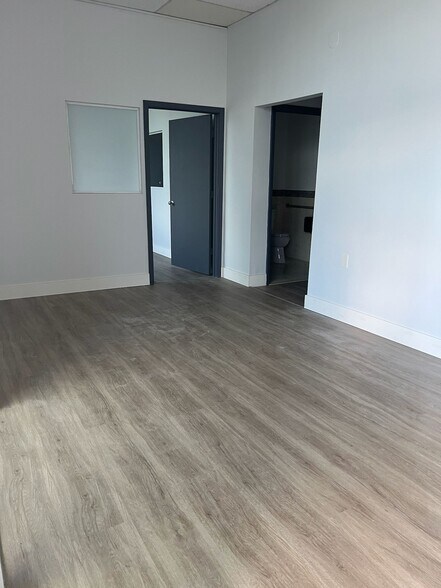 More Photos Of 7620 NW 25th St, Miami Distribution For Sale