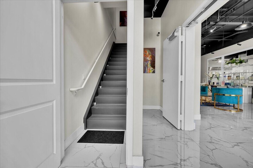 More Photos Of 300 E 4th St, Long Beach Apartments For Sale
