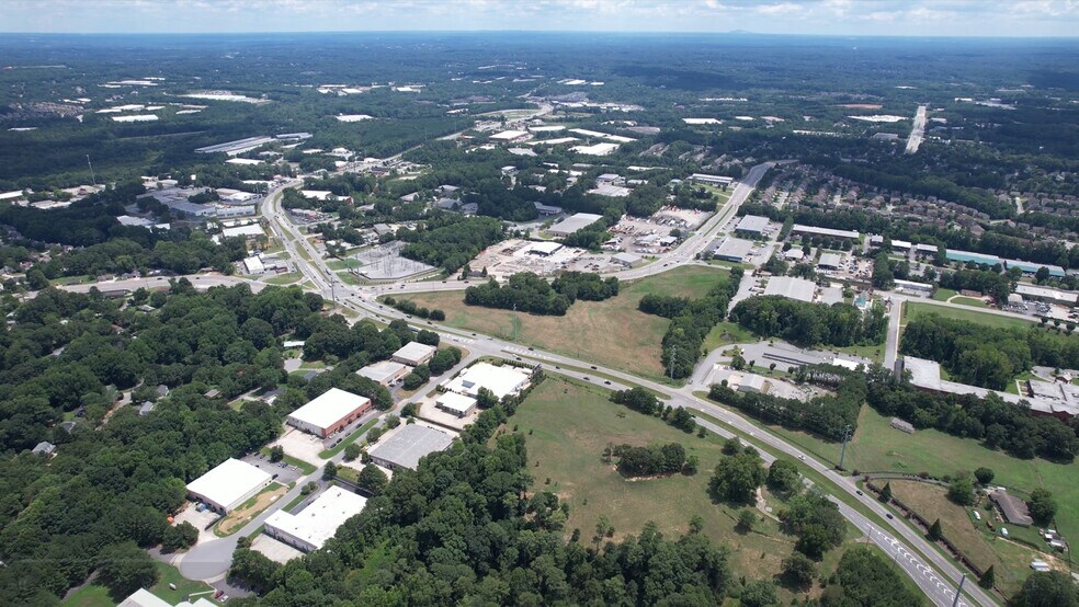 More Photos Of 770 Union Hill Rd, Alpharetta General Retail For Lease