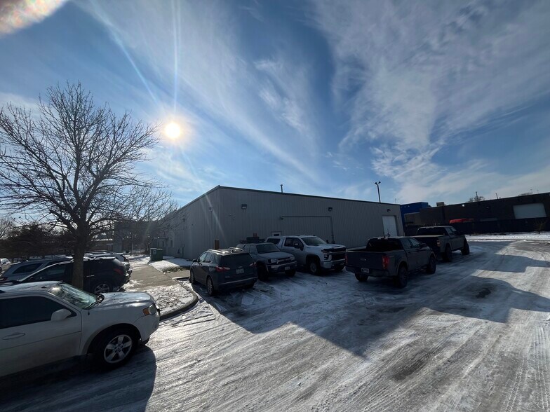 More Photos Of 2330 Paul St, Omaha Warehouse For Sale