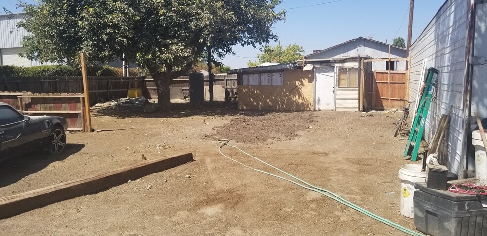 More Photos Of 2435 S K St, Tulare Bar For Sale