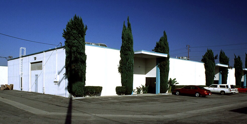 More Photos Of 802-852 E Edna Pl, Covina Warehouse For Lease