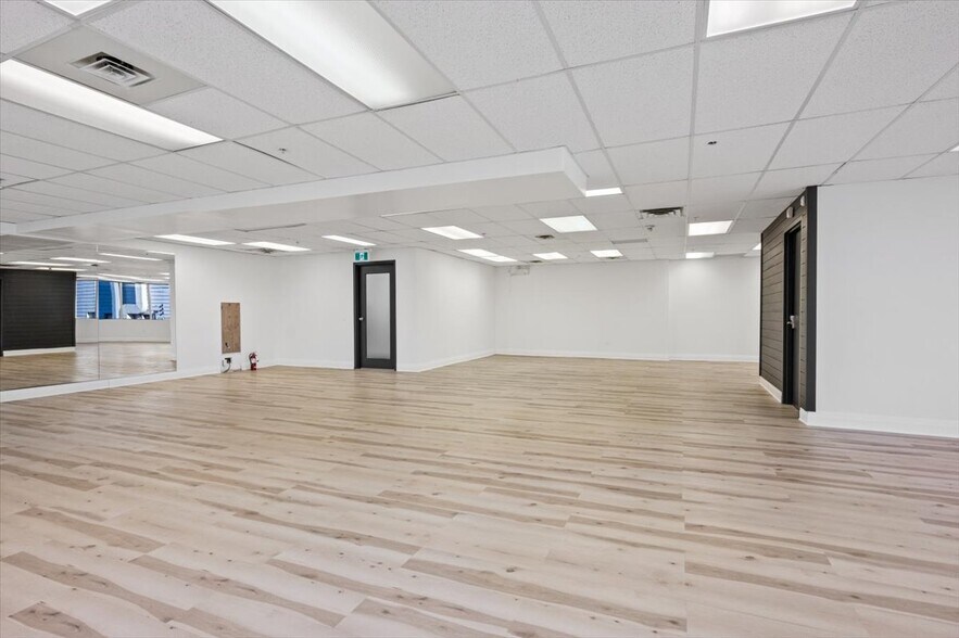 More Photos Of 2 Brock St W, Uxbridge Storefront Retail Office For Lease