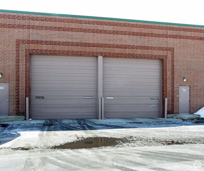 More Photos Of 733-747 Kimberly Dr, Carol Stream Warehouse For Lease