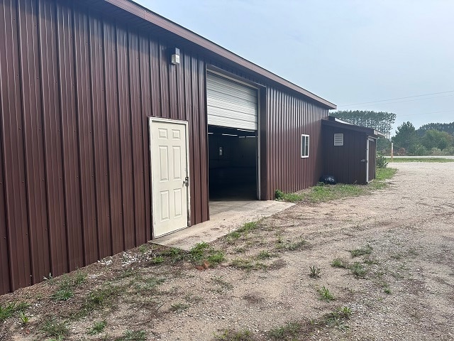 More Photos Of 125 S Industrial Dr, Buckley Distribution For Lease