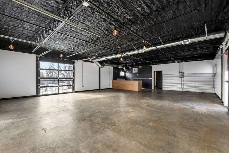 More Photos Of 216 E Poplar St, Rogers Loft Creative Space For Lease