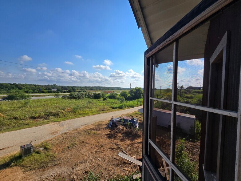 More Photos Of 111 Salvage Way, Luling Office For Sale