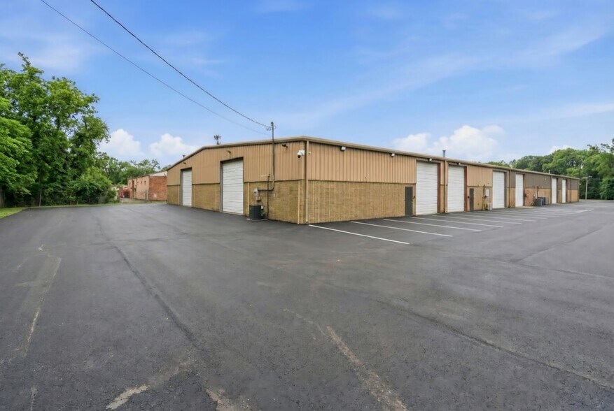More Photos Of 213 Whitsett Rd, Nashville Warehouse For Sale