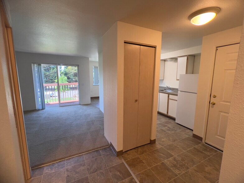 More Photos Of 937 SE Sheridan Rd, Sheridan Apartments For Sale