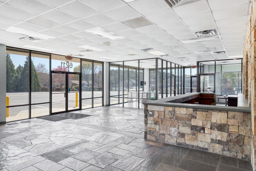 More Photos Of 6211 Lawrenceville Hwy, Tucker Auto Dealership For Lease